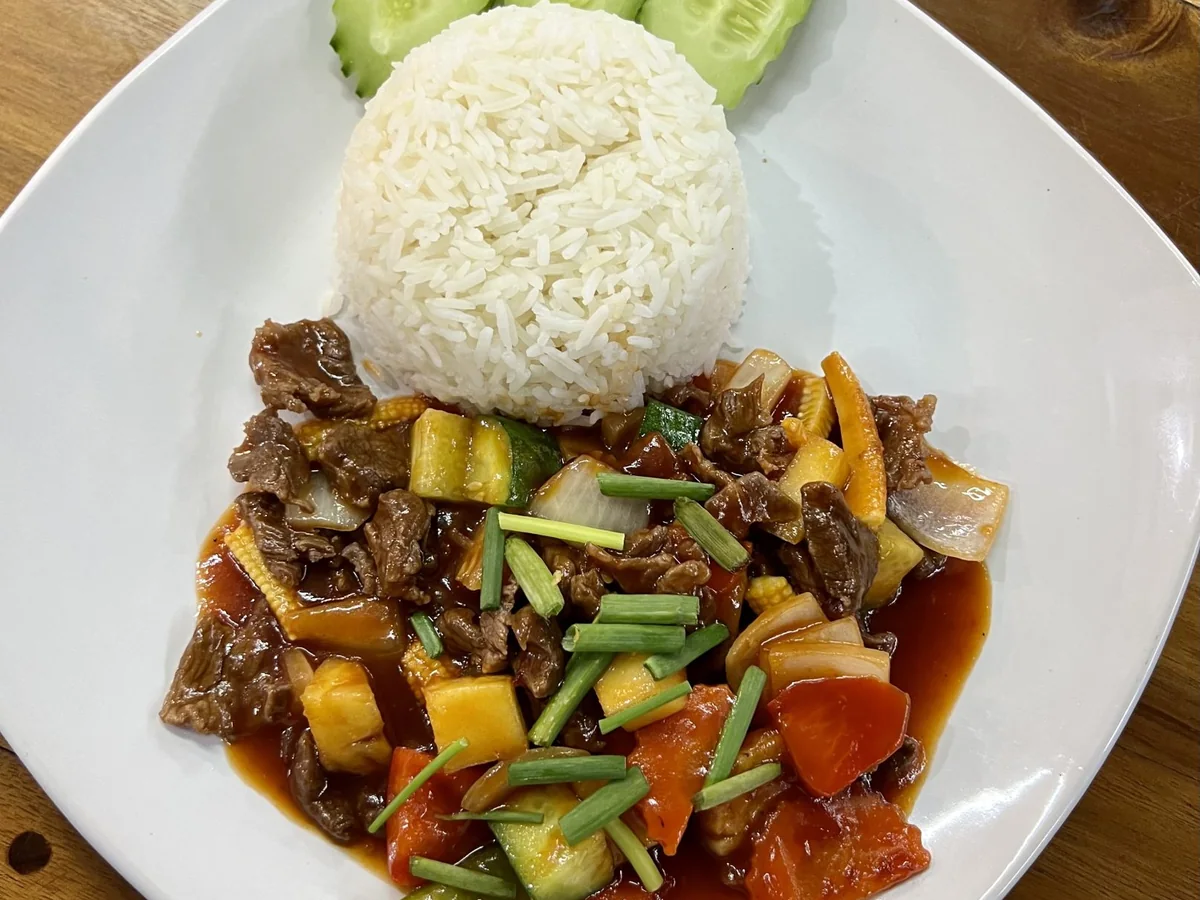 Beef and broccoli stir-fry